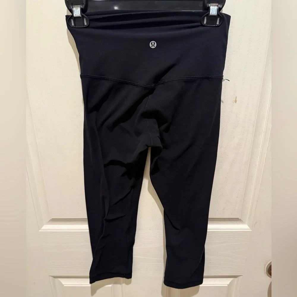 Lululemon black Capri‎